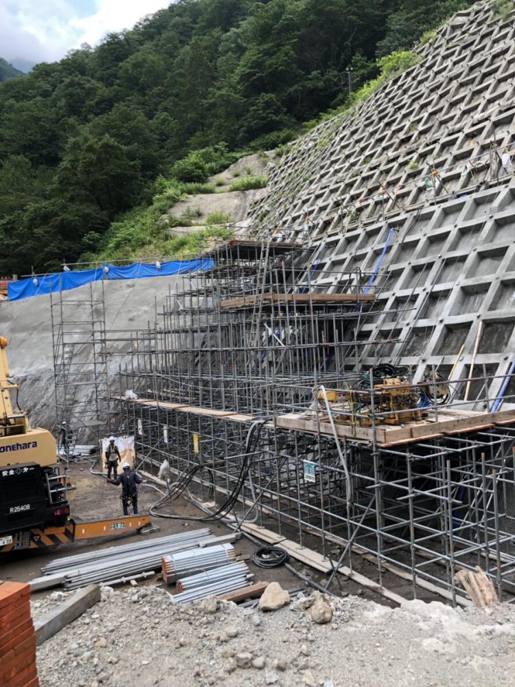中新川郡・法面鉄筋挿入工事